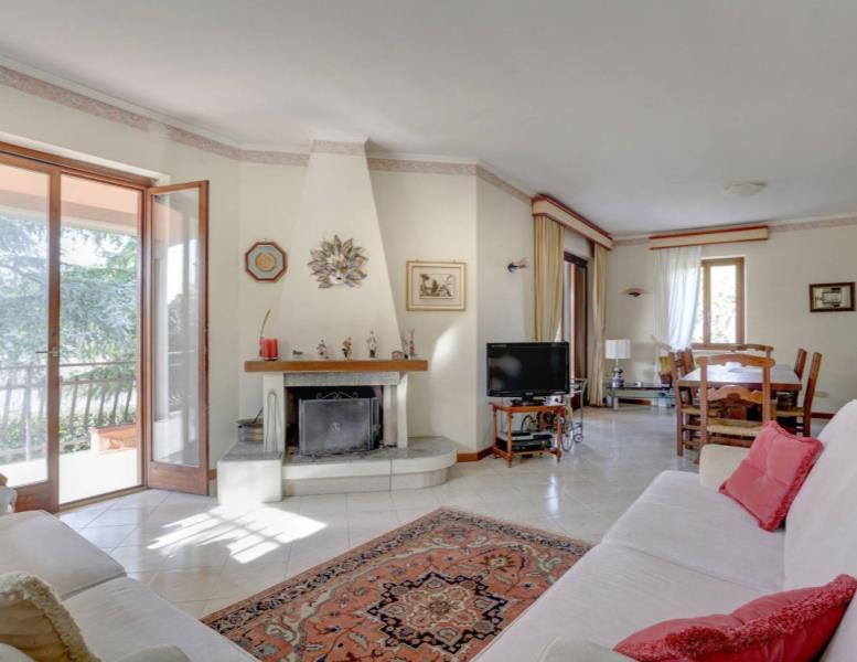 casa indipendente in vendita a Rignano Flaminio in zona Montelarco