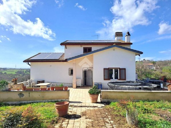 casa indipendente in vendita a Rignano Flaminio