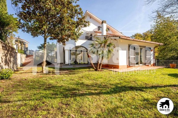 casa indipendente in vendita a Rignano Flaminio in zona Montelarco