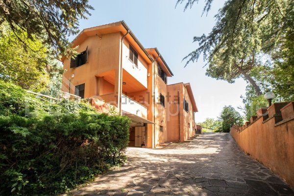 casa indipendente in vendita a Rignano Flaminio in zona Montelarco