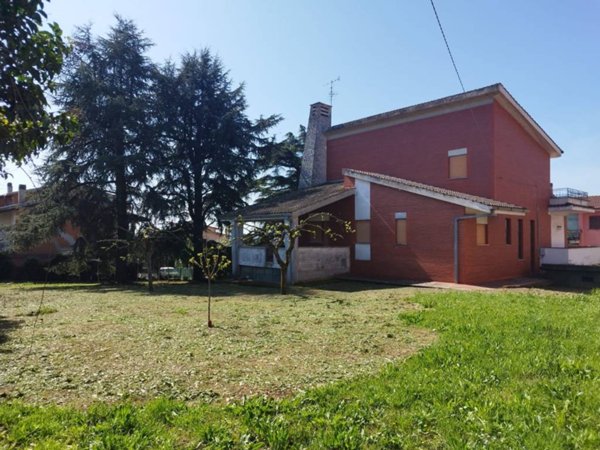 casa indipendente in vendita a Rignano Flaminio