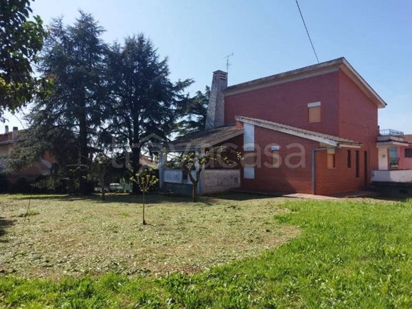 casa indipendente in vendita a Rignano Flaminio