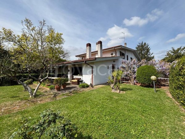 casa indipendente in vendita a Rignano Flaminio in zona Montelarco