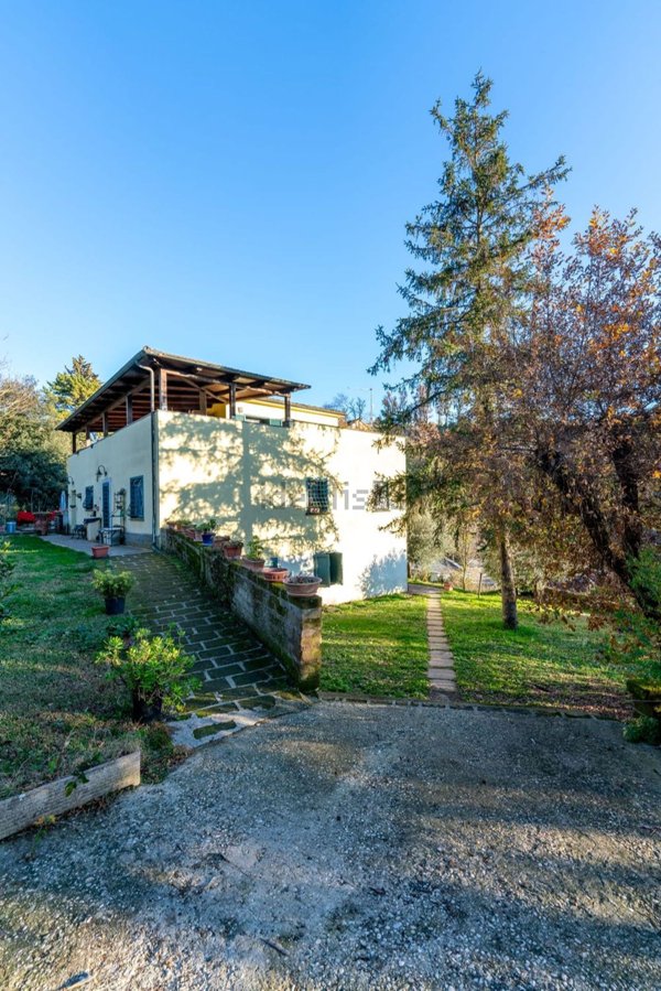 casa indipendente in vendita a Rignano Flaminio