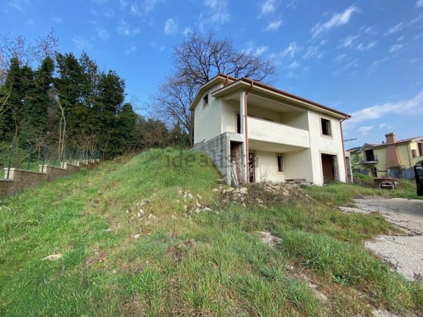casa indipendente in vendita a Rignano Flaminio
