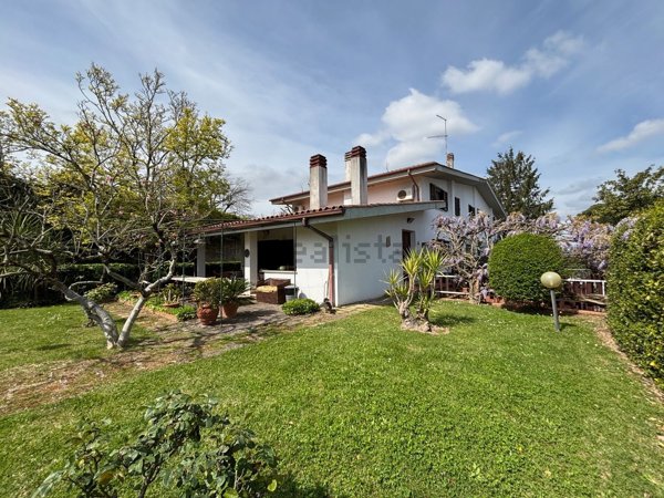 casa indipendente in vendita a Rignano Flaminio in zona Montelarco