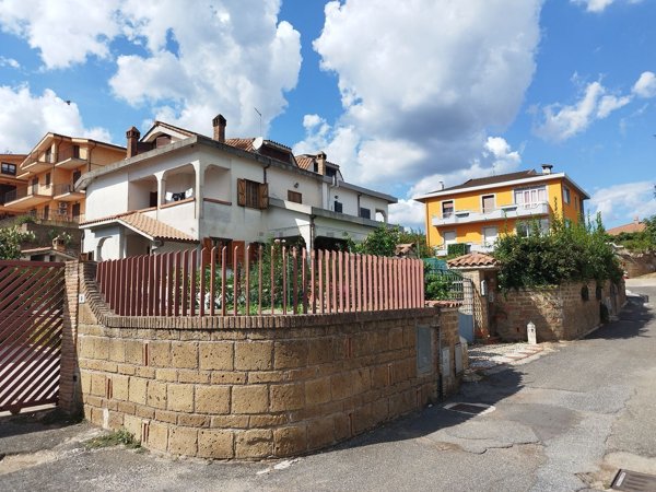 casa indipendente in vendita a Rignano Flaminio