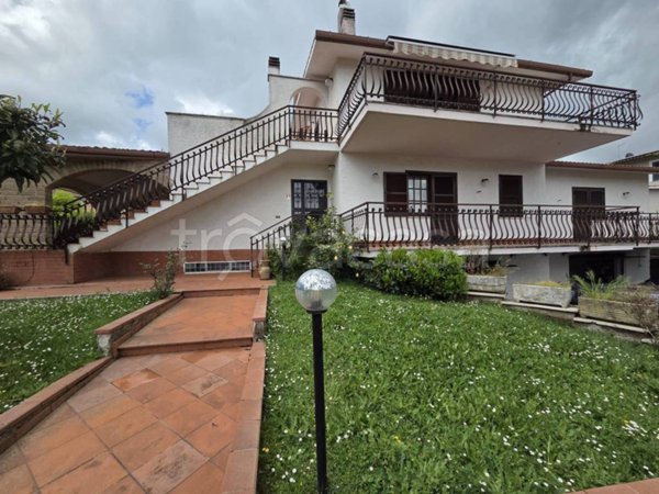 casa indipendente in vendita a Rignano Flaminio
