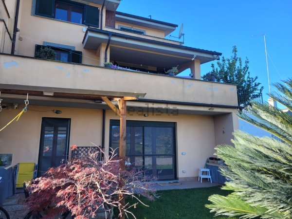 casa indipendente in vendita a Rignano Flaminio