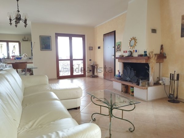 casa indipendente in vendita a Rignano Flaminio