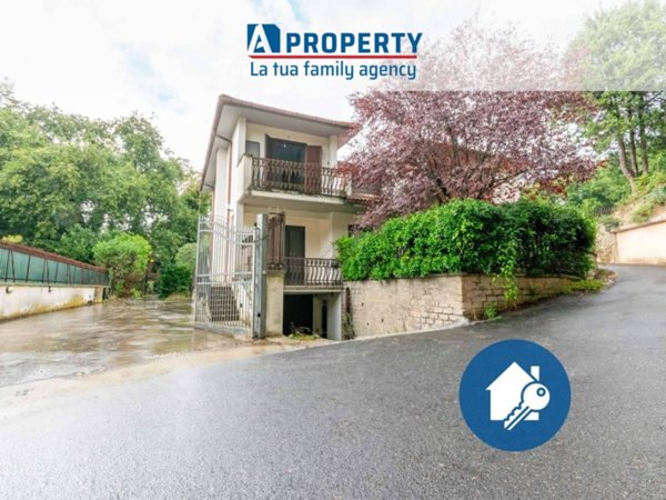casa indipendente in vendita a Rignano Flaminio in zona Montelarco