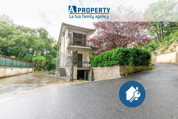casa indipendente in vendita a Rignano Flaminio in zona Montelarco