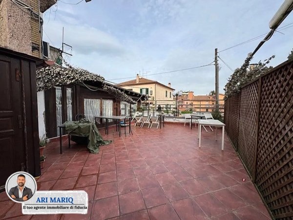 locale commerciale in vendita a Rignano Flaminio