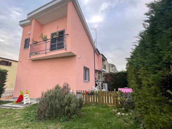 casa indipendente in vendita a Rignano Flaminio