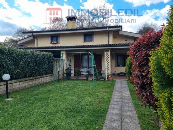 casa indipendente in vendita a Rignano Flaminio in zona Montelarco