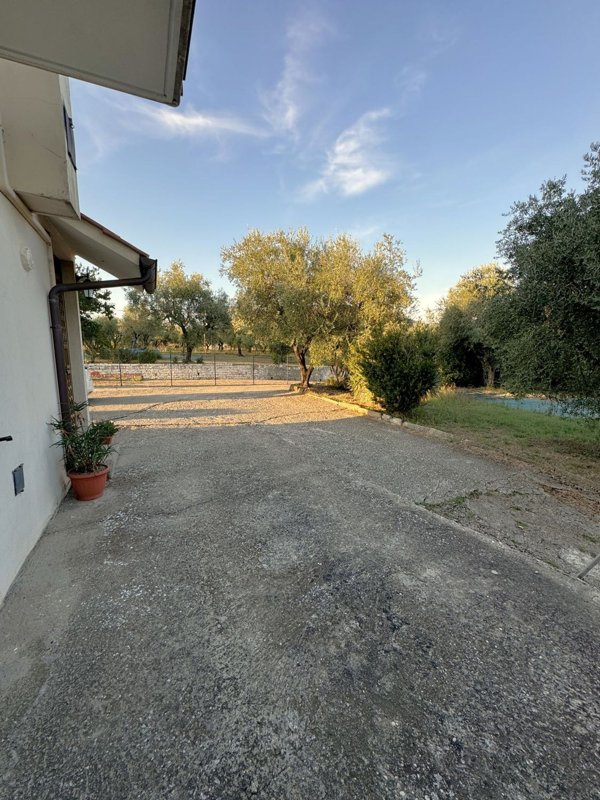 casa indipendente in vendita a Rignano Flaminio