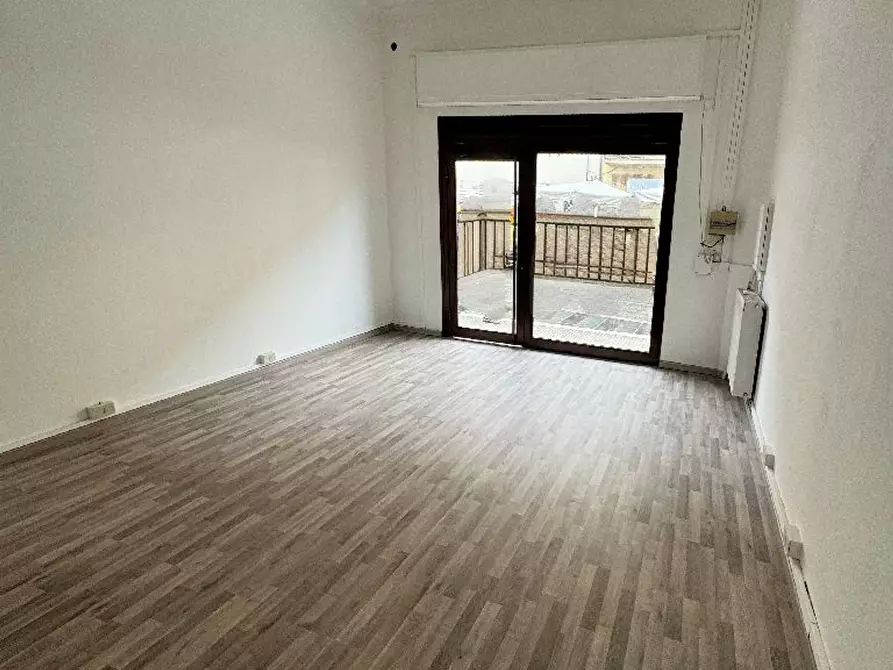 locale commerciale in vendita a Rignano Flaminio