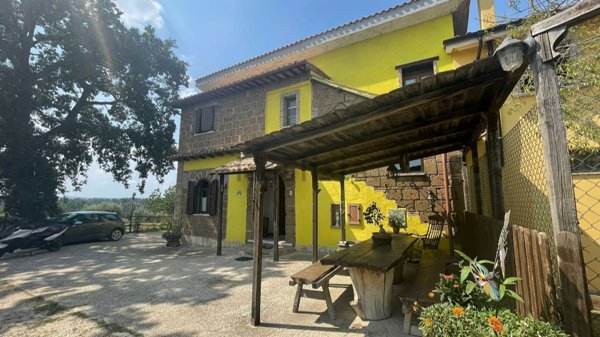 casa indipendente in vendita a Rignano Flaminio
