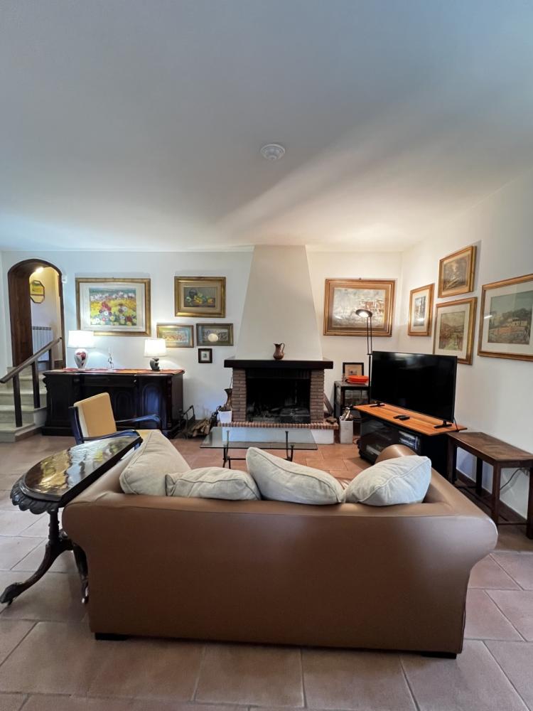casa indipendente in vendita a Rignano Flaminio in zona Montelarco