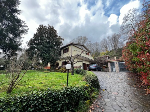 casa indipendente in vendita a Rignano Flaminio in zona Montelarco