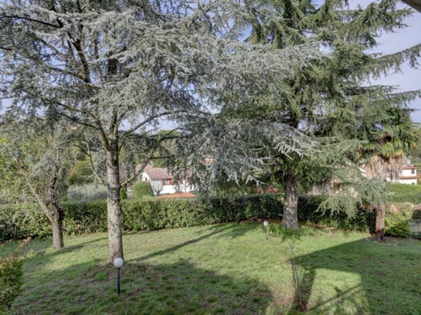 casa indipendente in vendita a Rignano Flaminio in zona Montelarco