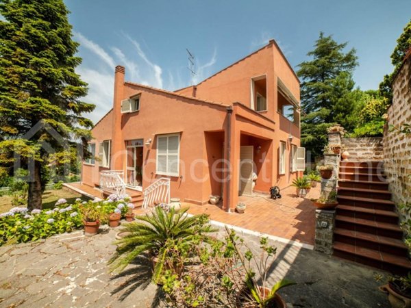 casa indipendente in vendita a Rignano Flaminio in zona Montelarco