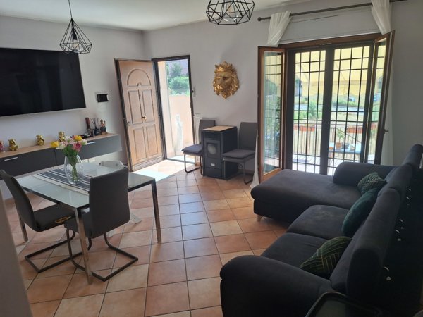 casa indipendente in vendita a Rignano Flaminio