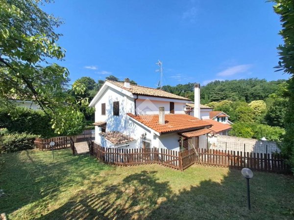 casa indipendente in vendita a Rignano Flaminio in zona Montelarco