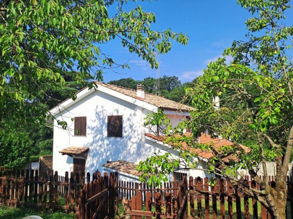 casa indipendente in vendita a Rignano Flaminio in zona Montelarco