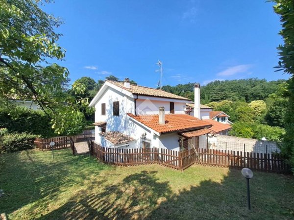 casa indipendente in vendita a Rignano Flaminio in zona Montelarco