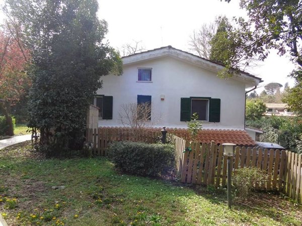 casa indipendente in vendita a Rignano Flaminio in zona Montelarco