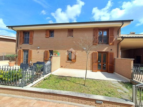 casa indipendente in vendita a Rignano Flaminio