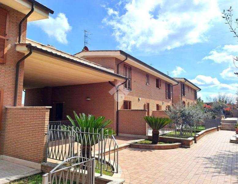 casa indipendente in vendita a Rignano Flaminio
