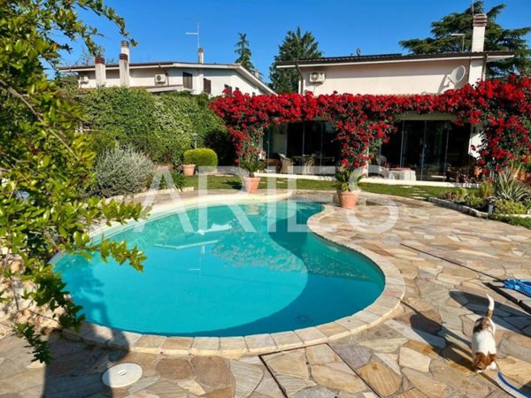 casa indipendente in vendita a Rignano Flaminio in zona Montelarco