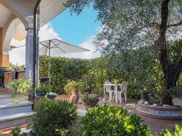 casa indipendente in vendita a Rignano Flaminio