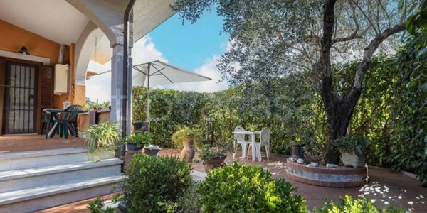 casa indipendente in vendita a Rignano Flaminio