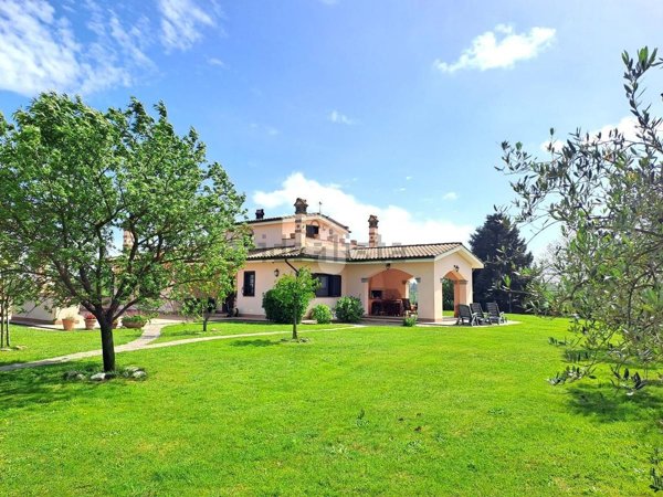 casa indipendente in vendita a Rignano Flaminio