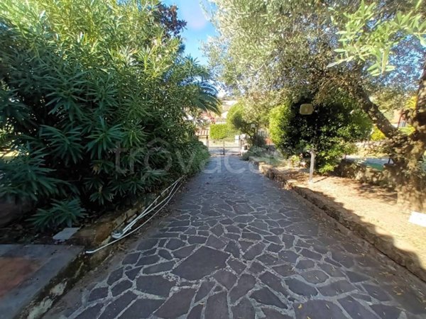 casa indipendente in vendita a Rignano Flaminio in zona Montelarco
