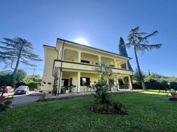casa indipendente in vendita a Rignano Flaminio