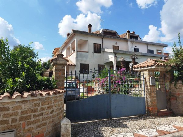 casa indipendente in vendita a Rignano Flaminio