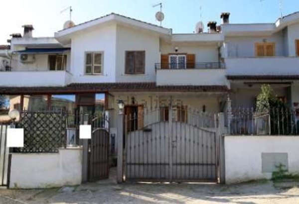 casa indipendente in vendita a Rignano Flaminio