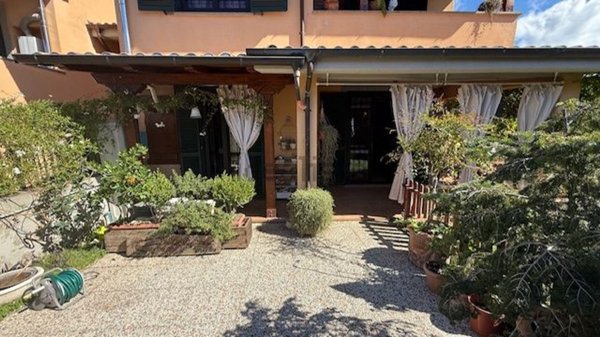 casa indipendente in vendita a Rignano Flaminio