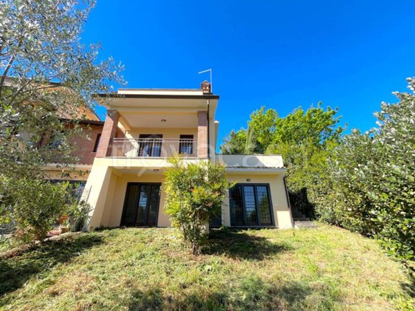casa indipendente in vendita a Rignano Flaminio in zona Valle Spadana