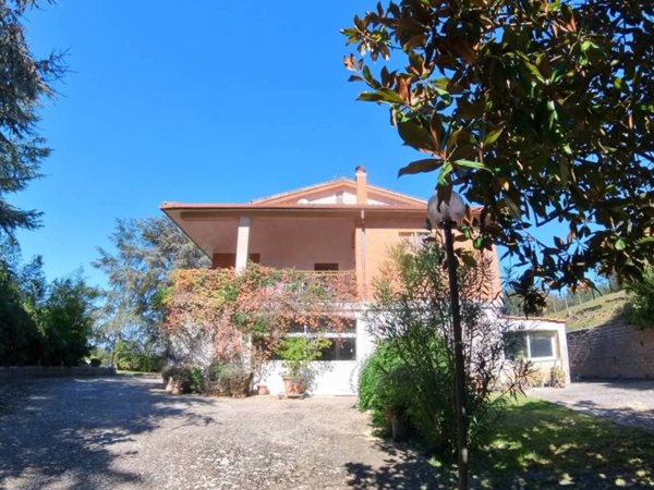 casa indipendente in vendita a Rignano Flaminio