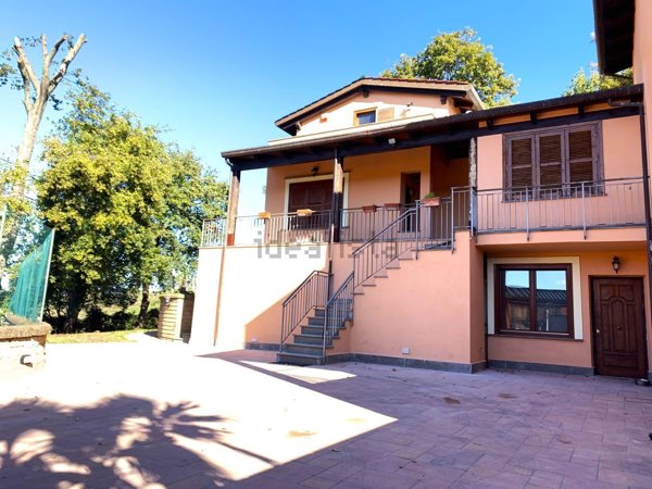 casa indipendente in vendita a Rignano Flaminio in zona Montelarco