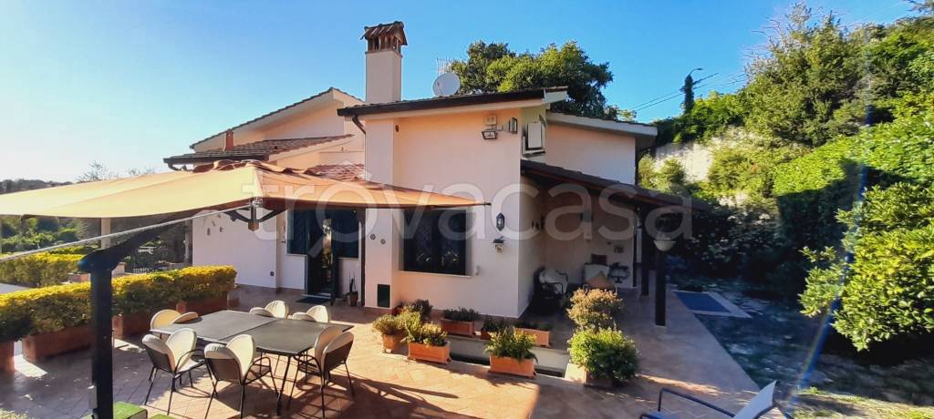 casa indipendente in vendita a Rignano Flaminio in zona Montelarco
