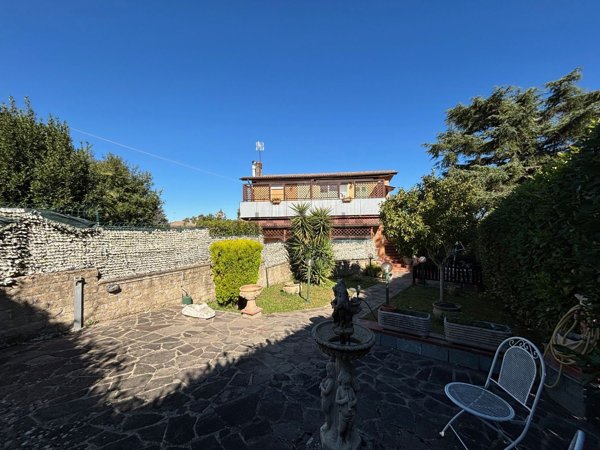 casa indipendente in vendita a Rignano Flaminio in zona Montelarco