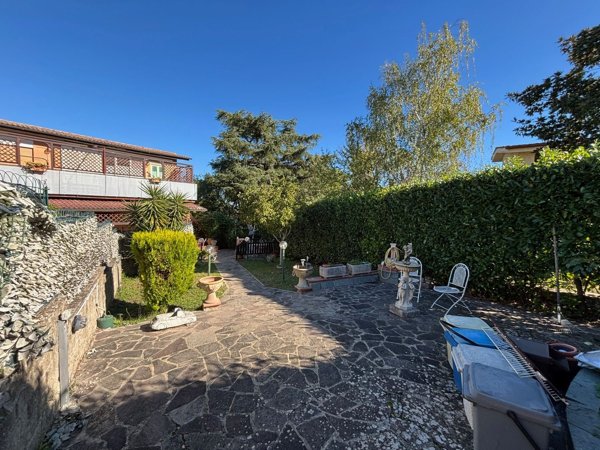 casa indipendente in vendita a Rignano Flaminio in zona Montelarco