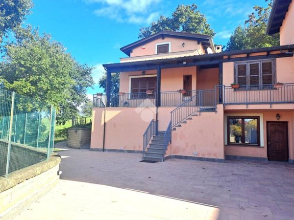 casa indipendente in vendita a Rignano Flaminio in zona Montelarco