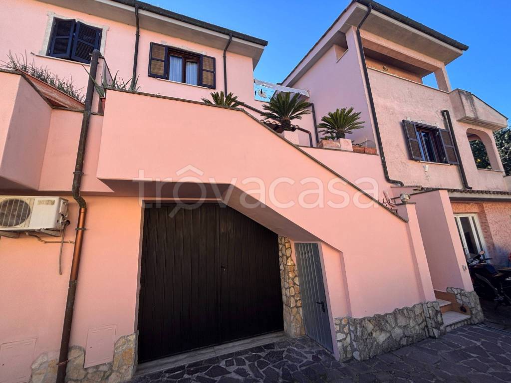 casa indipendente in vendita a Rignano Flaminio